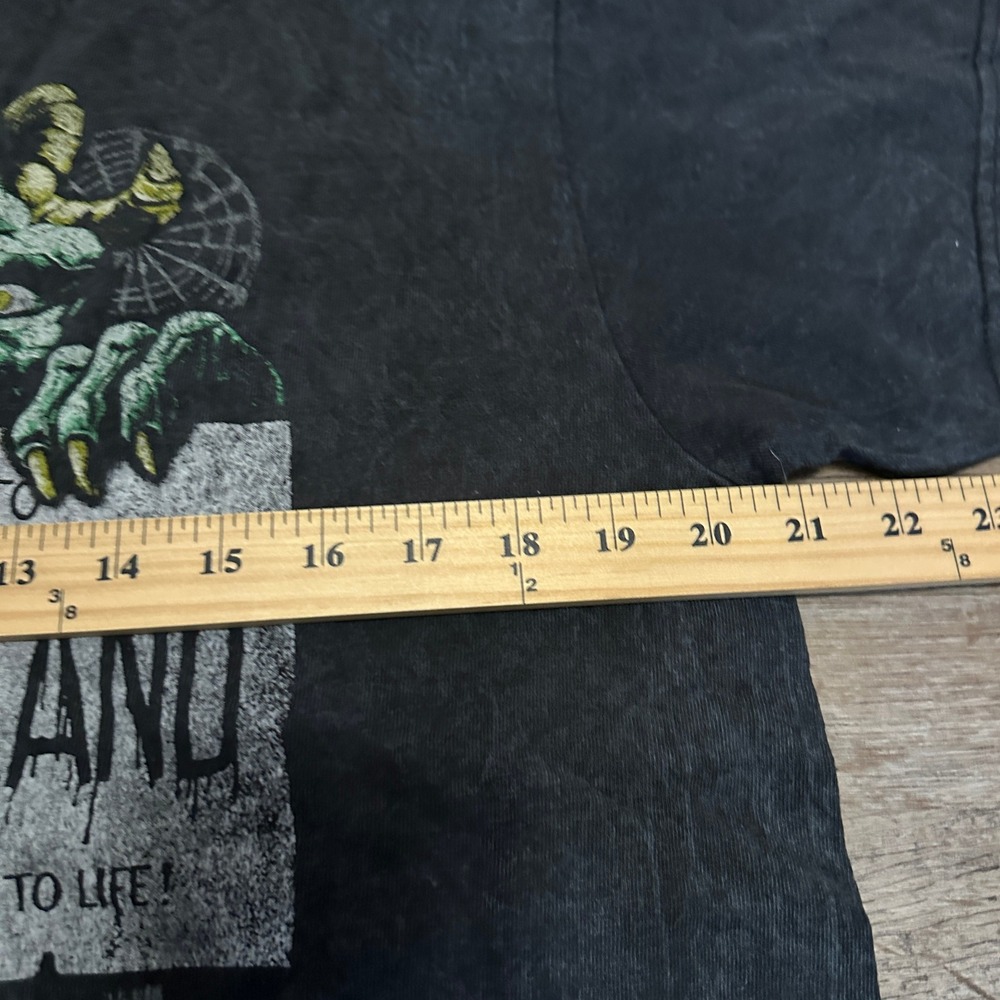 Goosebumps Welcome to Horrorland T-Shirt Mens Large Black Mineral Wash Graphic - Picture 2 of 6